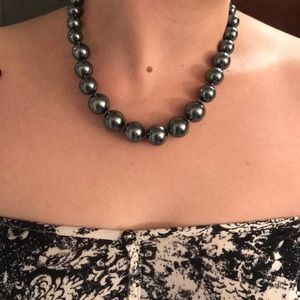 “CAROLEE” shiny Faux Gray pearl graduated neckl.